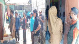 Foto: Lurah Kebalen Andika Journalisandi Saat Menyambangi Kediaman Neneng Hasanah