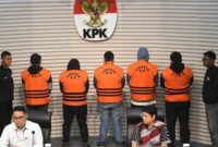 Foto: KPK Tetapkan 5 Tersangka 