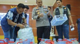 Saat Pengungkapan Pemalsuan Air Meneral Merek Le Minerale Polres Metro Bekasi