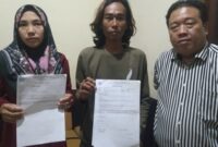 Foto: Ketua LSM GANAS, Brian Shakti (Kanan) Bersama Keluarga Pasien