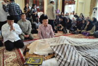 Foto: Jusuf Kalla saat melayat ke kediaman almarhum Surya Darma Ali
