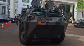 Panser TNI Terparkir Diarea Kejaksaan Agung