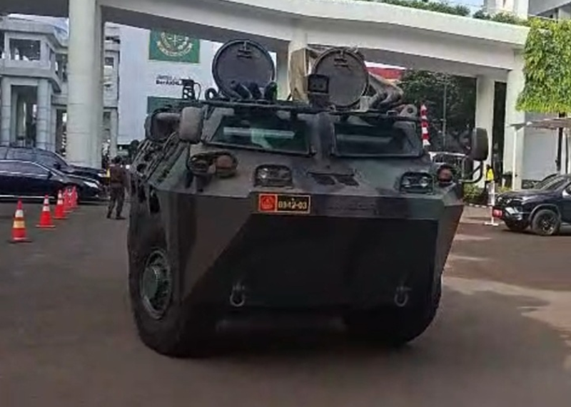 Panser TNI Terparkir Diarea Kejaksaan Agung
