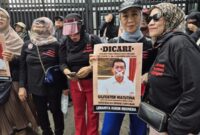 Foto: Kaum Emak-Emak Gelar Aksi Demo di Kantor Kejaksaan Negeri Jakarta Selatan