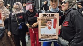 Foto: Kaum Emak-Emak Gelar Aksi Demo di Kantor Kejaksaan Negeri Jakarta Selatan