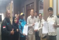 Foto: Belasan perwakilan Ketua RW (Rukun Warga) Sambangi Gedung DPRD Kota Sukabumi Jawa Barat