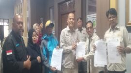 Foto: Belasan perwakilan Ketua RW (Rukun Warga) Sambangi Gedung DPRD Kota Sukabumi Jawa Barat