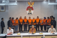 KPK Menampilkan 11 Tersangka