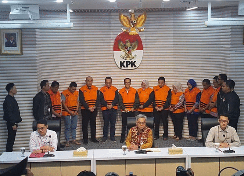 KPK Menampilkan 11 Tersangka