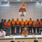 KPK Menampilkan 11 Tersangka