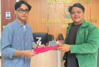Photo: Salah Satu Perwakilan Sapma PP Kota Sukabumi Saat Memberikan Berkas Data Laporan Kepada Kejaksaan Negeri Kota Sukabumi