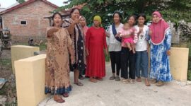 Foto: Warga Kampung Lembang. Desa Karang Patri, Kabupaten Bekasi