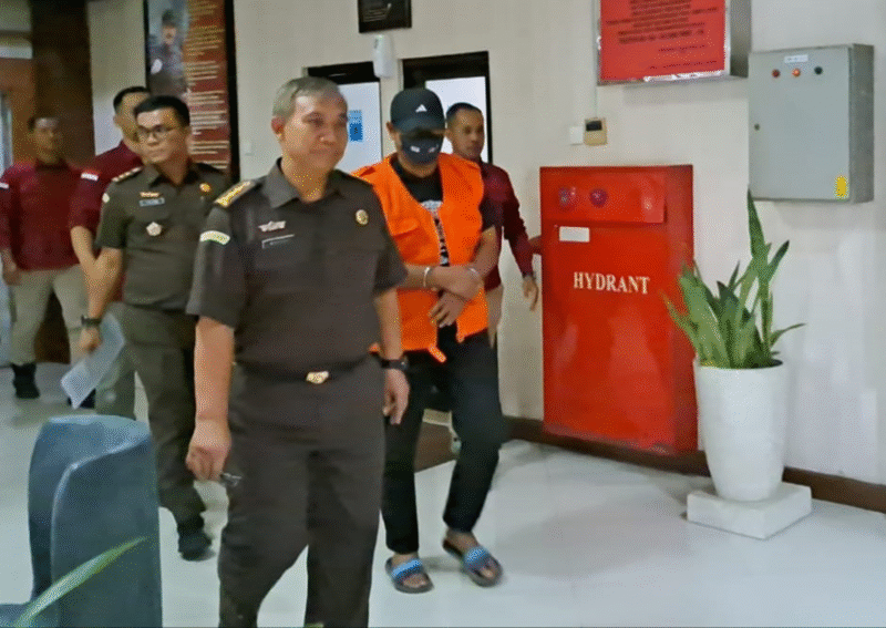 Foto: 2 Tersangka Kasus Pengelolaan Plaza Klaten