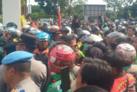 Foto: Aksi Ojol Di Kota Depan Mapolres Sukabumi Kota