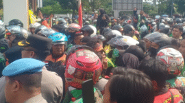Foto: Aksi Ojol Di Kota Depan Mapolres Sukabumi Kota