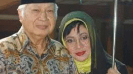 Foto: Almarhum Mantan Presiden Soeharto Bersama Tutut Soeharto