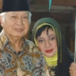 Foto: Almarhum Mantan Presiden Soeharto Bersama Tutut Soeharto