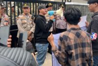 Photo: Masa RPB & Warga Cluster Green Village di Depan Gedung PN Kota Bekasi
