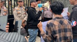 Photo: Masa RPB & Warga Cluster Green Village di Depan Gedung PN Kota Bekasi