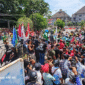 Foto: Masa Aksi di Depan  Kantor DPRD Kota Pematang Siantar, Sumatera Utara