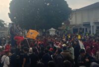 Teks Photo: Ribuan Masa Aksi Yang Tergabung Dalam Gerakan Amarah Sukabumi