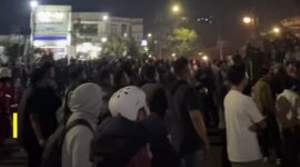 Teks Photo: Masa Aksi Berkumpul Di Tugu Adipura Kota Sukabumi
