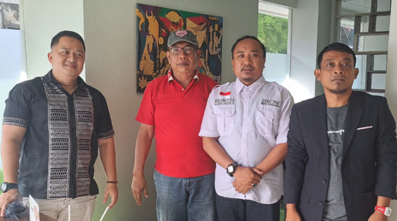 Foto: Martin Iskandar (Law Firm Martin-Broto & Rekan), Agus Budiono, Beni Chandra Zaenuddin dan Amir Mahmud (LBH Perisai Keadilan Masyarakat)