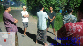Photo: Warga RT 001 RW 024 Perum. VGH Saat Mengintrogasi Warga Luar Wilayah Berada Dilingkungan.
