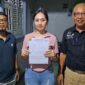 Photo: Sumia Nurjanah Bersama LBH TKR, Amir Mahmud (Kiri) dan Agus Budiono (Kanan)