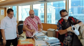 Caption: Kejati DKI Jakarta Saat Melakukan Penggeledahan 3 Lokasi Kasus Dugaan Korupsi Pembiayaan Proyek Pengembangan Tanah Technopark oleh PT. Hutama Karya Tahun 2018-2020. (Foto: Arsip Kejagung)