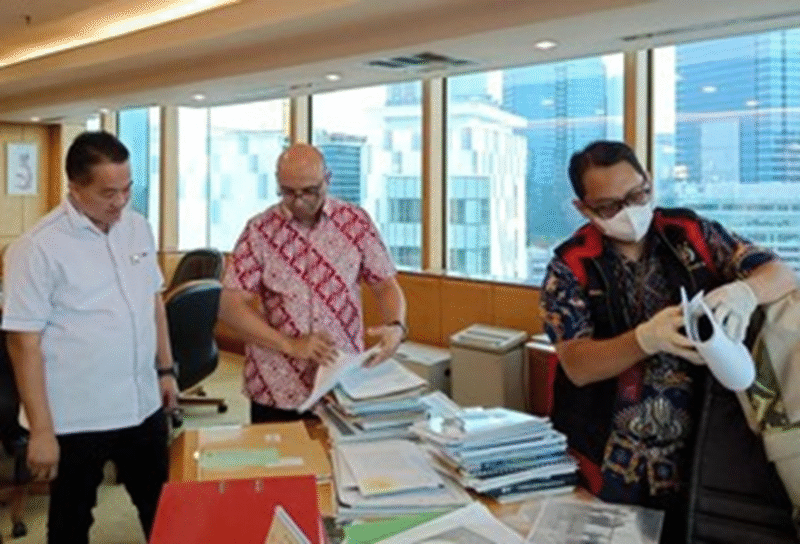 Caption: Kejati DKI Jakarta Saat Melakukan Penggeledahan 3 Lokasi Kasus Dugaan Korupsi Pembiayaan Proyek Pengembangan Tanah Technopark oleh PT. Hutama Karya Tahun 2018-2020. (Foto: Arsip Kejagung)
