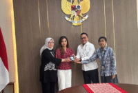 Pengembalian ID Pers Jurnalist CNN Indonesia Diana Valencia oleh Biro BPMI Sekretariat Presiden