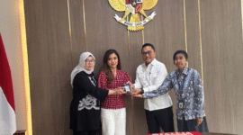 Pengembalian ID Pers Jurnalist CNN Indonesia Diana Valencia oleh Biro BPMI Sekretariat Presiden
