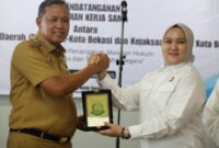 Photo: Walikota Bekasi, Tri Adhianto bersama Kejari Kota Bekasi, Dr. Sulvia Triana Hapsari, SH, M.Hum