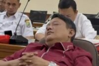 Photo: Dirut Perumda Tirta Patriot, Ali Imam Faryadi Saat Tertidur Pules