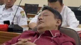 Photo: Dirut Perumda Tirta Patriot, Ali Imam Faryadi Saat Tertidur Pules