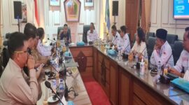 Photo: Ketua DPD Jawa Timur Salam Komando Bersama Walikota Malang beserta Anggota Pasukan 08 DPD Jawa Timur dan Pengurus DPC Partai Gerindra Kota Malang