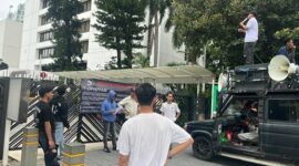 Photo: Aksi AMI di Depan Kantor Kementerian Lingkungan Hidup (KLH)