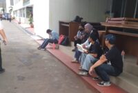 Photo: Para Pewarta di Kejaksaan Agung Ngemper Tak Punya Ruangan