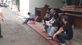 Photo: Para Pewarta di Kejaksaan Agung Ngemper Tak Punya Ruangan