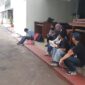Photo: Para Pewarta di Kejaksaan Agung Ngemper Tak Punya Ruangan