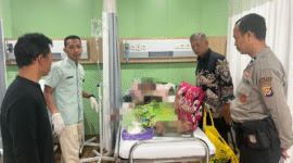 Photo: Bocah 11 Tahun Korban Penjambretan Tengah Mendapatkan Perawatan 