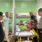 Photo: Bocah 11 Tahun Korban Penjambretan Tengah Mendapatkan Perawatan 