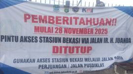 Photo: Spanduk Penutupan Akses Pintu Selatan Stasiun Bekasi