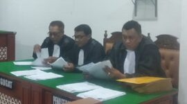 Photo: Kuasa Hukum 6 Terdakwa: Agus Budiono, SH, Amir Mahmud, SH dan Unggul Sitorus, SH.