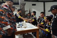 Photo: Wakil Ketua LSM GMBI Distrik Kota Bekasi Menyerahkan SK KSM Bekasi Timur