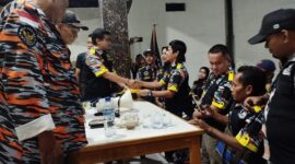 Photo: Wakil Ketua LSM GMBI Distrik Kota Bekasi Menyerahkan SK KSM Bekasi Timur 