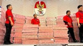 Photo: KPK Pamerkan Uang Tumpukan Hasil Sitaan Korupsi