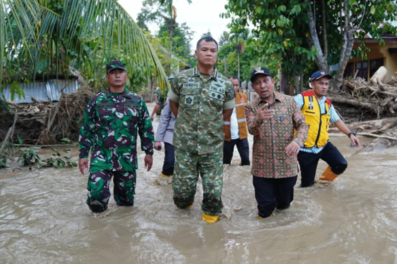 Wakil Panglima TNI Tinjau Pengungsi Banjir 