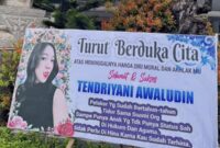Photo: Kiriman Karangan Bunga dari Istri Sah di Kendari